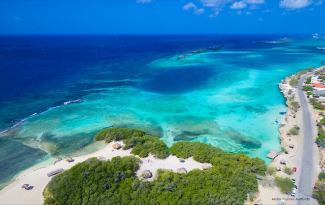 Mangroves and turquoise shallows at Mangel Halto
